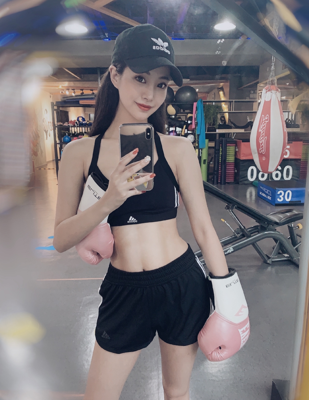 妹子多人验证，提的要求都会满足，这骚货太骚了，淫语不断